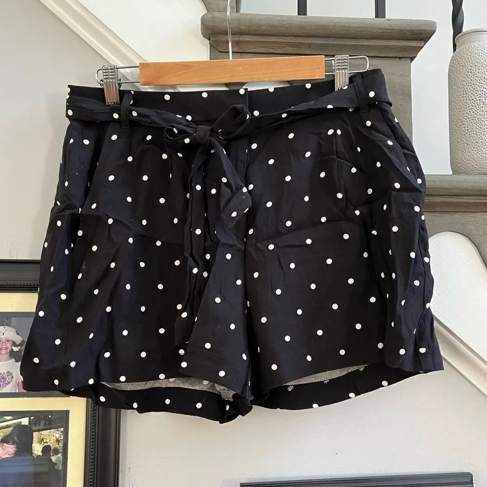 Loft Black Polka Dot Viscose Tie Belt Dress Shorts sz 8 NWT